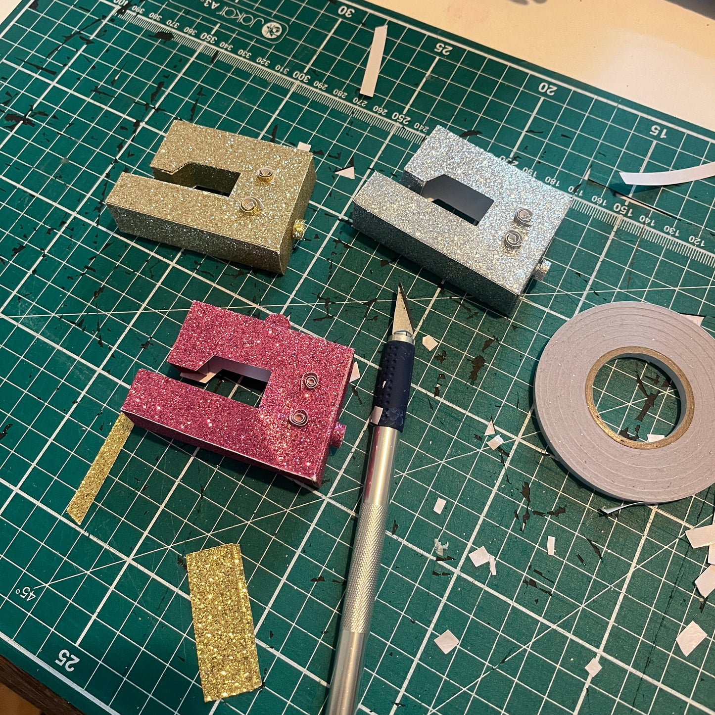 three miniature sewing machines made for decorating your christmas tree