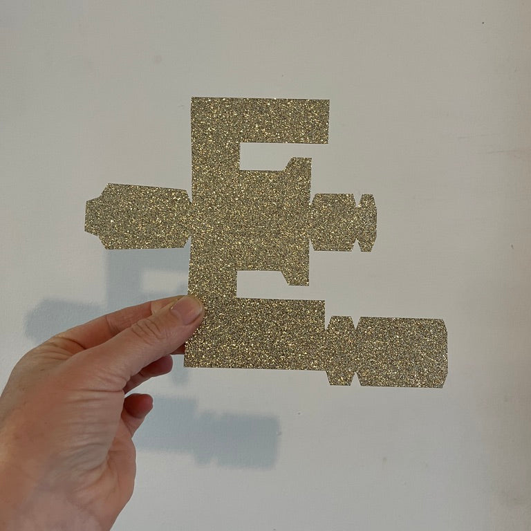 Flat pack mini sewing machine ornament