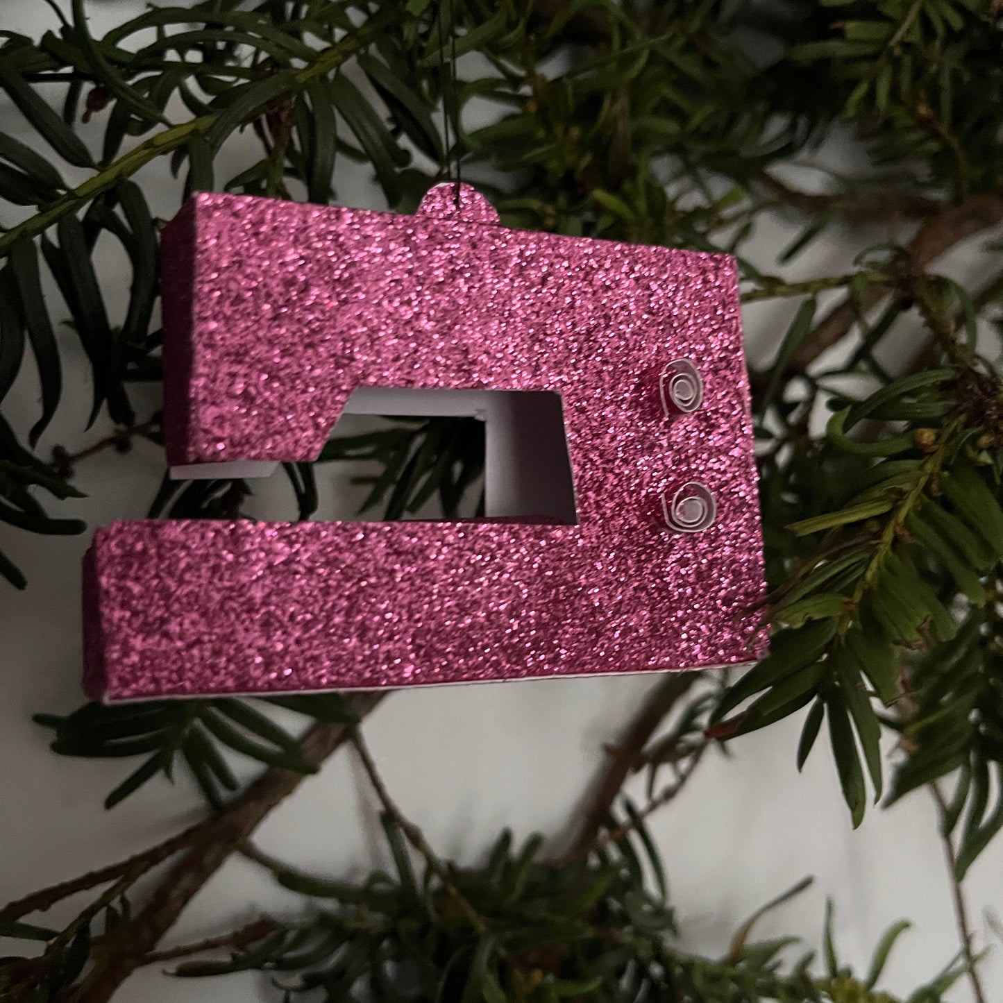 Hanging sewing machine mini pink decoration