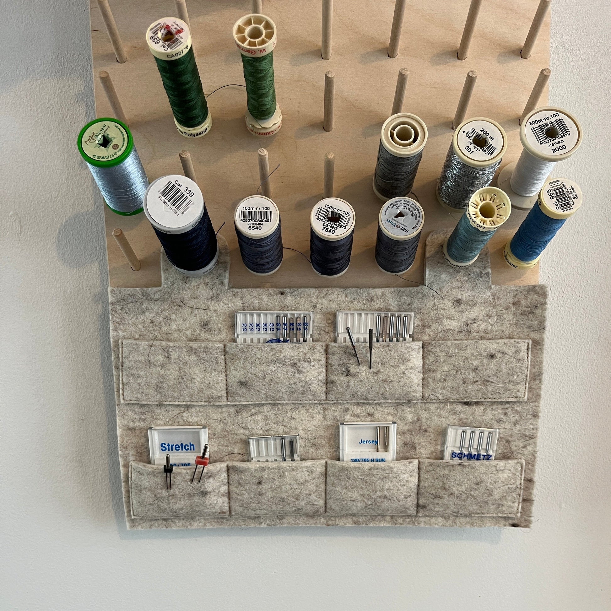 Sewing machine needles storage